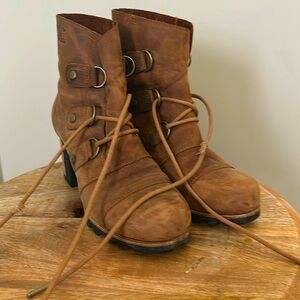 Sorel women’s waterproof leather boots size 8.5